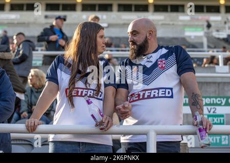 Les fans d'Angleterre arrivent pour le match pendant la coupe du monde de rugby 2021 match Angleterre contre Samoa à St. James's Park, Newcastle, Royaume-Uni, 15th octobre 2022 (photo de Mark Cosgrove/News Images) Banque D'Images