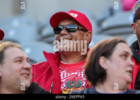 Newcastle, Royaume-Uni. 15th octobre 2022. Les fans de Samoa arrivent pour le match pendant la coupe du monde de rugby 2021 match Angleterre contre Samoa à St. James's Park, Newcastle, Royaume-Uni, 15th octobre 2022 (photo de Mark Cosgrove/News Images) à Newcastle, Royaume-Uni, le 10/15/2022. (Photo de Mark Cosgrove/News Images/Sipa USA) crédit: SIPA USA/Alay Live News Banque D'Images