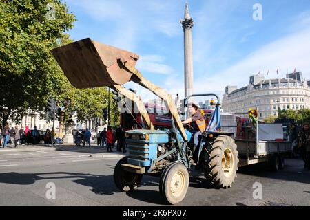 Westminster, Londres, Royaume-Uni. 15th octobre 2022. Les agriculteurs et les ouvriers agricoles protestent à travers Londres, exigeant plus d'ambition du gouvernement sur les futures politiques alimentaires et agricoles.Credit: Matthew Chattle/Alamy Live News Banque D'Images