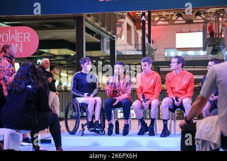 Londres, Royaume-Uni. 14th octobre 2022. 14th octobre 2022, Londres, Royaume-Uni. Addias Icons Panel talk présentant Max Whitlock, Jazmin Sawyers, Lauren Rowles et Alistair et Jonny Brownlee dans le hall B de turbine nouvellement ouvert, lors de la réouverture de la centrale électrique de Battersea. L'ancienne centrale qui avait été désutilisée depuis 40 ans a été rédéveloppée en un espace de shopping, de logement et d'événements. Credit: Isles Images / Alamy Live News Banque D'Images