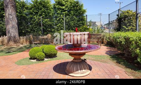une fontaine qui, au lieu de l'eau, fait sortir du vin Banque D'Images