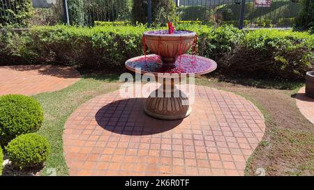 une fontaine qui, au lieu de l'eau, fait sortir du vin Banque D'Images