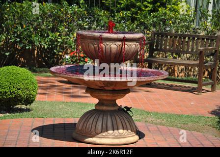 une fontaine qui, au lieu de l'eau, fait sortir du vin Banque D'Images