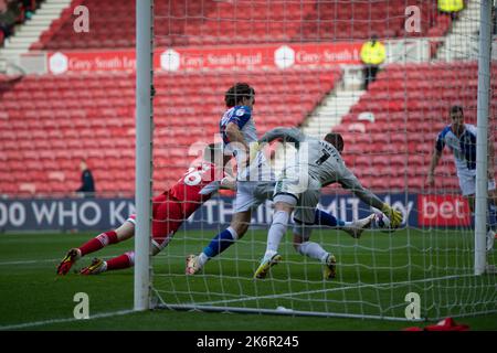 Darragh Lenihan de Middlesbrough frappe la balle dans son propre filet lors du match de championnat Sky Bet entre Middlesbrough et Blackburn Rovers au stade Riverside, Middlesbrough, le samedi 15th octobre 2022. (Crédit : Trevor Wilkinson | ACTUALITÉS MI) crédit : ACTUALITÉS MI et sport /Actualités Alay Live Banque D'Images