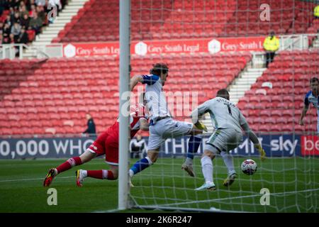 Darragh Lenihan de Middlesbrough frappe la balle dans son propre filet lors du match de championnat Sky Bet entre Middlesbrough et Blackburn Rovers au stade Riverside, Middlesbrough, le samedi 15th octobre 2022. (Crédit : Trevor Wilkinson | ACTUALITÉS MI) crédit : ACTUALITÉS MI et sport /Actualités Alay Live Banque D'Images