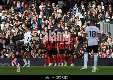 Craven Cottage, Fulham, Londres, Royaume-Uni. 15th octobre 2022. Premier League football, Fulham versus Bournemouth; Dominic Solanke de Bournemouth célèbre son but en 2nd minutes pour 0-1. Crédit : action plus Sports/Alamy Live News Banque D'Images