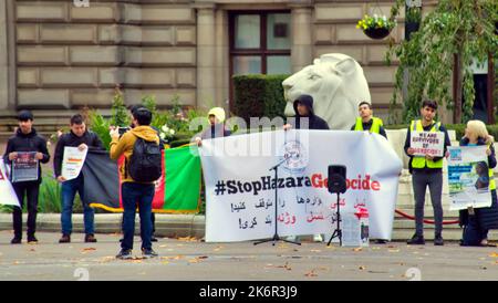 Glasgow, Écosse, Royaume-Uni 15th octobre, 2022 manifestation anti-hijab Iran à george Square le centre administratif de la ville devant les chambres du conseil et le cénotaphe .Credit Gerard Ferry/Alay Live News Banque D'Images