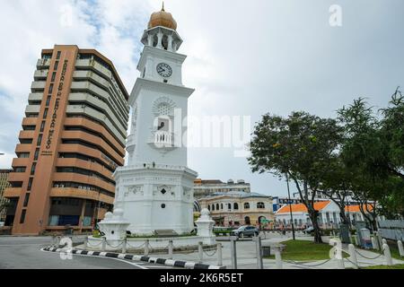 George Town, Malaisie - octobre 2022 : vues de la Tour de l'horloge du Jubilé, également connue sous le nom de Tour de l'horloge commémorative de la Reine Victoria à George Town. Banque D'Images