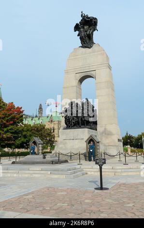 Le Mémorial national de guerre du Canada et la tombe du soldat inconnu à Ottawa, Ontario, Canada Banque D'Images