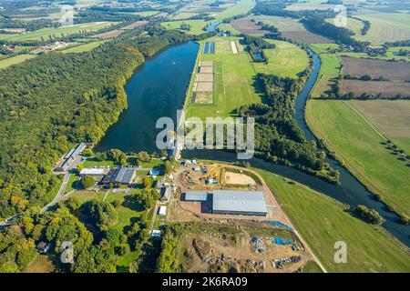 Vue aérienne, réservoir de Hengsen, déversoir, centrale hydroélectrique de Hengsen, compagnie d'approvisionnement en eau AWWR, Hengsen, Holzwickede, région de la Ruhr, Rhénanie-du-Nord-Westphalie, GE Banque D'Images