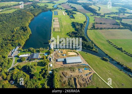 Vue aérienne, réservoir de Hengsen, déversoir, centrale hydroélectrique de Hengsen, compagnie d'approvisionnement en eau AWWR, Hengsen, Holzwickede, région de la Ruhr, Rhénanie-du-Nord-Westphalie, GE Banque D'Images