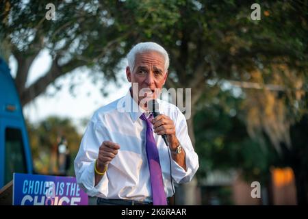 Orlando, Floride, États-Unis. 14th octobre 2022. Orlando, Floride, vendredi, 14 octobre 2022: Le candidat démocrate du gouverneur Charlie Crist tient un rallye de la génération Z pour le changement à Orlando, Floride. (Credit image: © Dominic Gwinn/ZUMA Press Wire) Banque D'Images