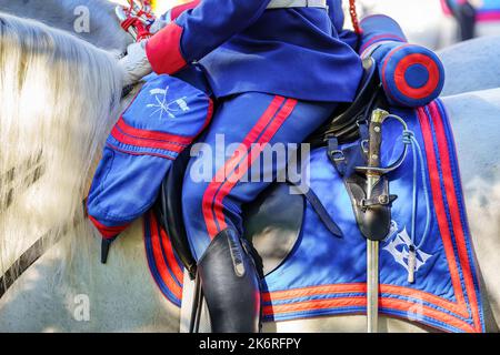 Madrid, Espagne, 12 octobre 2022 : détail du soldat monté à cheval sur la garde royale du roi d'Espagne. Banque D'Images