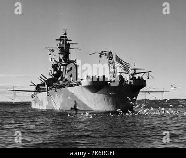 Photographie de l'USS Alabama (BB-60)'USS Alabama (BB-60) à l'ancre à Casco Bay, Maine.'. Banque D'Images