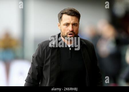 Burnley, Royaume-Uni. 15th octobre 2022. Russell Martin, directeur municipal de Swansea, regarde. Match de championnat Skybet EFL, Burnley et Swansea City à Turf Moor à Burnley, Lancs, le samedi 15th octobre 2022. Cette image ne peut être utilisée qu'à des fins éditoriales. Utilisation éditoriale uniquement, licence requise pour une utilisation commerciale. Aucune utilisation dans les Paris, les jeux ou les publications d'un seul club/ligue/joueur. photo par Chris Stading/Andrew Orchard sports Photography/Alamy Live News crédit: Andrew Orchard sports Photography/Alamy Live News Banque D'Images