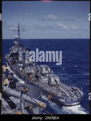 USS Buchanan (DD-484) 'USS Buchanan (DD 484) en cours. Probablement pris par l'USS Wasp (CV 7).'. Banque D'Images