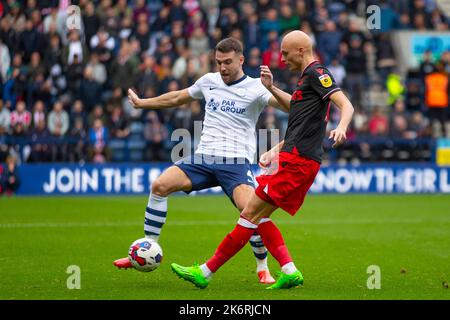 Ben Whiteman (4), de Preston North End, défie l'adversaire lors du match du championnat Sky Bet entre Preston North End et Stoke City à Deepdale, Preston, le samedi 15th octobre 2022. (Crédit : Mike Morese | MI News) crédit : MI News & Sport /Alay Live News Banque D'Images