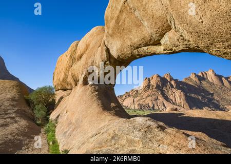 Namibien les rochers de Spitzkoppe dans Damaraland, beau paysage Banque D'Images