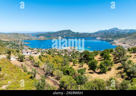 Vue sur le village de Selimiye près de la station balnéaire de Marmaris sur la péninsule de Bozburun dans la province de Mugla en Turquie. Banque D'Images