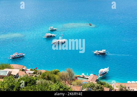 Kalekoy, Antalya, Turquie – 15 août 2021. Yachts sur la côte méditerranéenne de la Turquie. Banque D'Images