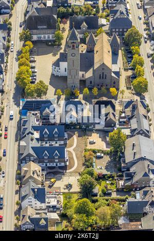 , Vue aérienne, Kath. Église Saint-Alexandre, Schmallenberg, pays aigre, Rhénanie-du-Nord-Westphalie, Allemagne, Lieu de culte, DE, Europe, Communauté de foi, lieu Banque D'Images