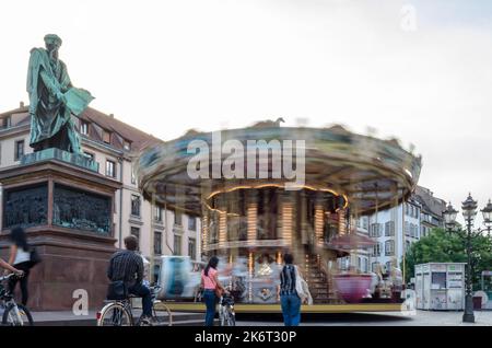 STRASBOURG, FRANCE - 29 AOÛT 2013 : carrousel dans le centre historique de Strasbourg, Alsace, est de la France Banque D'Images