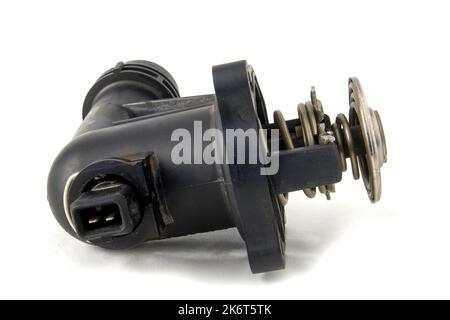 Thermostat de voiture isolé sur blanc. Banque D'Images
