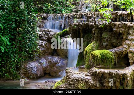 Les cascades de Krushuna, situé en Bulgarie sont la plus longue cascade de cascades sur la péninsule des Balkans Banque D'Images