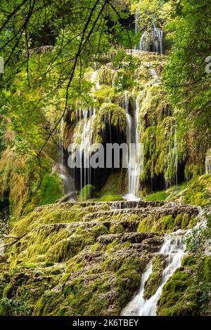 Les cascades de Krushuna, situé en Bulgarie sont la plus longue cascade de cascades sur la péninsule des Balkans Banque D'Images