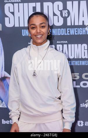 The O2, Londres, Royaume-Uni. 15th octobre 2022. Jasmine Jobson arrive au O2 pour le tout premier événement de boxe entièrement féminin de l'histoire. Savannah Marshall et Claressa Shields seront les grands titres du spectacle héritage de Boxxer pour le titre incontesté de MiddlewEight World. Amanda Rose/Alamy Live News Banque D'Images