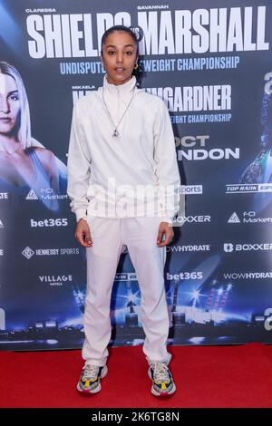 The O2, Londres, Royaume-Uni. 15th octobre 2022. Jasmine Jobson arrive au O2 pour le tout premier événement de boxe entièrement féminin de l'histoire. Savannah Marshall et Claressa Shields seront les grands titres du spectacle héritage de Boxxer pour le titre incontesté de MiddlewEight World. Amanda Rose/Alamy Live News Banque D'Images