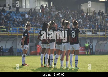Milan, Italie. 15th octobre 2022. AC MILAN équipe des femmes en action pendant le match série A Tim Vision entre FC Internazionale femmes et AC Milan femmes au stade Breda à Sesto San Giovanni, à quelques kilomètres au nord de la ville de Milan, en Italie. (Credit image: © Ervin Shulku/ZUMA Press Wire) Credit: ZUMA Press, Inc./Alamy Live News Banque D'Images