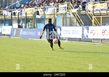 Milan, Italie. 15th octobre 2022. CHAWINGA TABATHA du FC Internazionale en action pendant le match Serie A Tim Vision entre FC Internazionale femmes et AC Milan femmes au stade Breda à Sesto San Giovanni, à quelques kilomètres au nord de la ville de Milan, Italie. (Credit image: © Ervin Shulku/ZUMA Press Wire) Credit: ZUMA Press, Inc./Alamy Live News Banque D'Images
