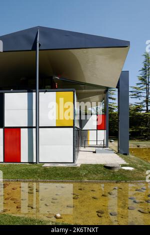 Pavillon le Corbusier (anciennement Centre le Corbusier / Musée Heidi Weber), achevé en 1967, Zurich, Suisse, août 2022 Banque D'Images