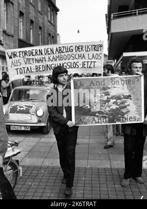 La guerre menée par l'armée américaine au Vietnam, au Cambodge et au Laos a rencontré une opposition croissante de la part de l'opinion publique allemande en 1960s, en particulier de la Banque D'Images