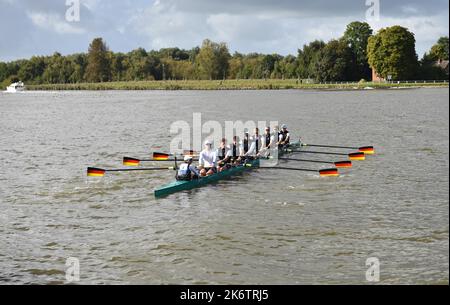 Rameur huit, Rowing 8, équipe nationale allemande à la coupe du canal sur le canal de Kiel. Compétition d'aviron à la course la plus dure du monde entre Banque D'Images