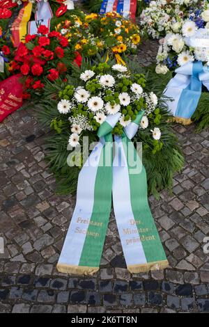 Allemagne, Berlin, 18. 03. 2021, commémoration de la Révolution de mars 1848, porte de Brandebourg, Wreath Saxe Banque D'Images