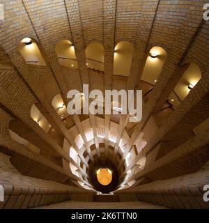 Photographie intérieure, vue de haut en bas, clocher, Franzoesischer Dom, Gendarmenmarkt, Berlin, Allemagne Banque D'Images