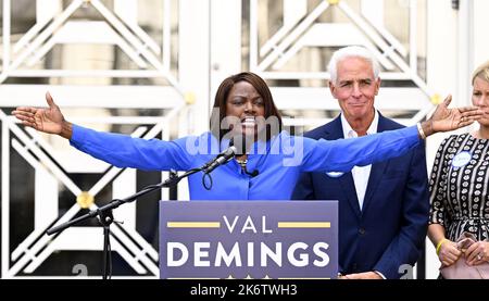 Orlando, États-Unis. 15th octobre 2022. Le représentant et candidat au Sénat, Val Demings, fait des remarques lors d'un rassemblement à Orlando, en Floride, samedi, à 15 octobre 2022. Crédit : UPI/Alay Live News Banque D'Images