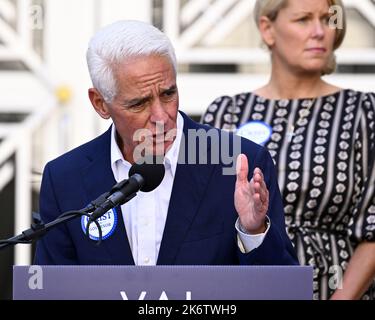 Orlando, États-Unis. 15th octobre 2022. Charlie Crist, candidat au poste de gouverneur, fait des remarques lors d'un rassemblement à Orlando, en Floride, samedi, 15 octobre 2022 photo de Joe Marino/UPI crédit: UPI/Alay Live News crédit: UPI/Alay Live News Banque D'Images