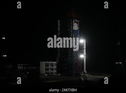 XICHANG (CHINE) - le 15 OCTOBRE 2022 - la Chine a tiré le satellite de télédétection 36 à l'aide d'une longue fusée porteuse Mars-2D-D du satellite Xichang Banque D'Images