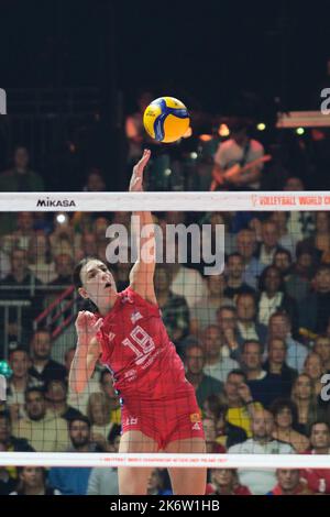 Apeldoorn, pays-Bas. 15th octobre 2022. Tijana Boskovic de Serbie pointe lors du match final entre le Brésil et la Serbie au Championnat du monde des femmes de volley-ball 2022 à Apeldoorn, pays-Bas, le 15 octobre 2022. Credit: Meng Dingbo/Xinhua/Alay Live News Banque D'Images