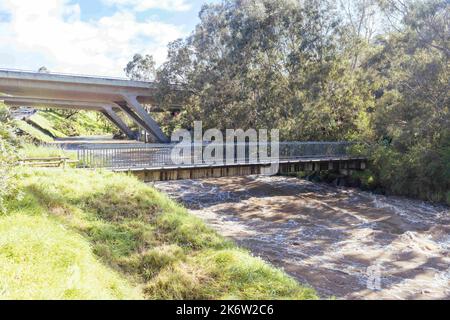 Melbourne, Victoria, Australie. 14th octobre 2022. MELBOURNE, AUSTRALIE - OCTOBRE 14 : les chutes Dights à Abbotsford ont été fortement inondées sur 14 octobre 2022 à Victoria, en Australie. Dights Falls est le point de rencontre de la Yarra River et de Merri Creek. (Image de crédit : © Chris Putnam/ZUMA Press Wire) Banque D'Images