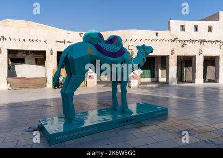 Une sculpture de chameau pour promouvoir la coupe du monde de la FIFA 2022 à Souq Wakif Doha, Qatar. Banque D'Images