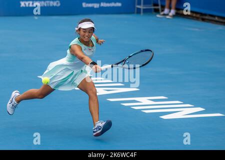 HUA HIN, THAÏLANDE - OCTOBRE 16 : Hong Yi Cody Wong de Hong Kong lors du match final contre Zhuoxuan Bai de Chine à l'INDUSTRIE CAL-COMP & CCAU 4,0 ITF TENNIS TOUR 2022 à True Arena Hua Hin on 16 octobre 2022 à HUA HIN, THAÏLANDE (photo de Peter van der Klooster/Alay Live News) Credit: peter Van der Klooster/Alamy Live News Banque D'Images