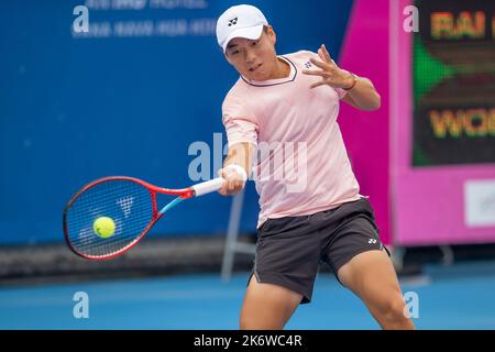 HUA HIN, THAÏLANDE - OCTOBRE 16 : Zhuoxuan Bai de Chine lors du match final contre Hong Yi Cody Wong de Hong Kong à l'INDUSTRIE CAL-COMP & CCAU 4,0 ITF TENNIS TOUR 2022 à la vraie Arena Hua Hin on 16 octobre 2022 à HUA HIN, THAÏLANDE (photo de Peter van der Klooster/Alamy Live News) Credit: peter Van der Klooster/Alamy Live News Banque D'Images