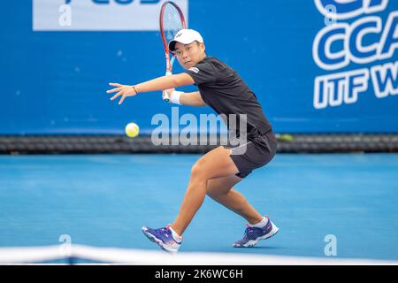 HUA HIN, THAÏLANDE - OCTOBRE 16 : Zhuoxuan Bai de Chine lors du match final contre Hong Yi Cody Wong de Hong Kong à l'INDUSTRIE CAL-COMP & CCAU 4,0 ITF TENNIS TOUR 2022 à la vraie Arena Hua Hin on 16 octobre 2022 à HUA HIN, THAÏLANDE (photo de Peter van der Klooster/Alamy Live News) Credit: peter Van der Klooster/Alamy Live News Banque D'Images