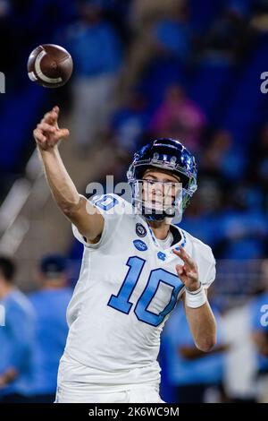 Durham, Caroline du Nord, États-Unis. 15th octobre 2022. Josh Downs (11), grand receveur de Tar Heels de Caroline du Nord, se réchauffe avant de prendre le Duke Blue Devils lors du match de football de la NCAA au Wallace Wade Stadium de Durham, en Caroline du Nord. (Scott Kinser/CSM). Crédit : csm/Alay Live News Banque D'Images