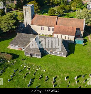 Vue arrière de l'église du Prieuré de St Andrew, Hamble, Hamble-le-Rice, Hampshire, Angleterre, ROYAUME-UNI Banque D'Images