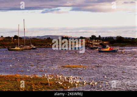 Bateaux amarrés sur une mer instable Banque D'Images